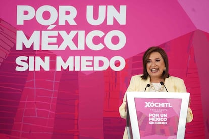Xóchilt Gálvez durante su conferencia 'Sin miedo a la verdad', en Ciudad de México, el 25 de abril.