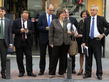 Representantes de las asociaciones de jueces y fiscales antes de la reuni&oacute;n con Gallard&oacute;n.