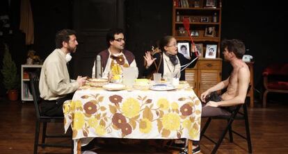 Una escena de la obra teatral 'El sepelio'.