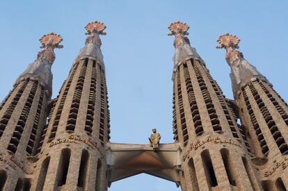 Cuatro de las torres de la Sagrada Familia, en Barcelona.