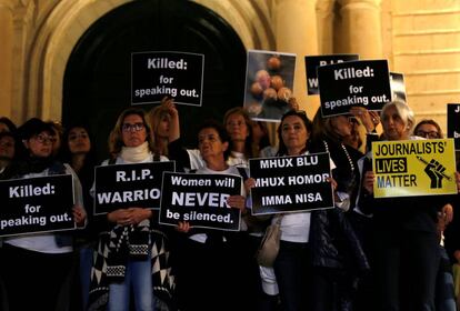 Manifestaci&oacute;n ante la oficina del primer ministro malt&eacute;s por el asesinato de la periodista Daphne Caruana Galizia.