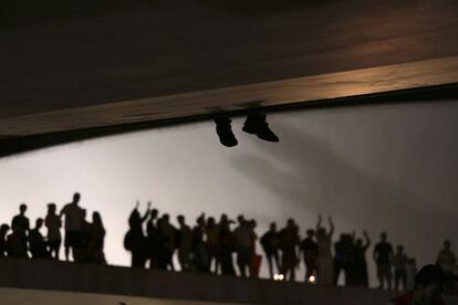 Miles de personas protestan por la celebración de la Copa de la Confederación, los malos servicios públicos, la violencia y la corrupción, en la ciudad de Brasilia (Brasil), 17 de junio de 2013.