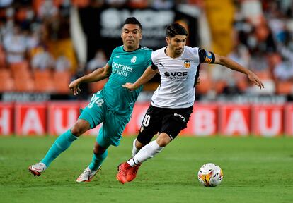 Casemiro y Carlos Soler.