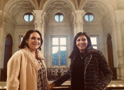 L'alcaldessa de Barcelona, Ada Colau, i la de París, Anne Hidalgo.