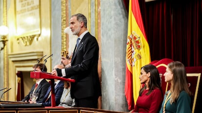 El rey Felipe se dirige a las Cortes durante la apertura de la XV Legislatura. 