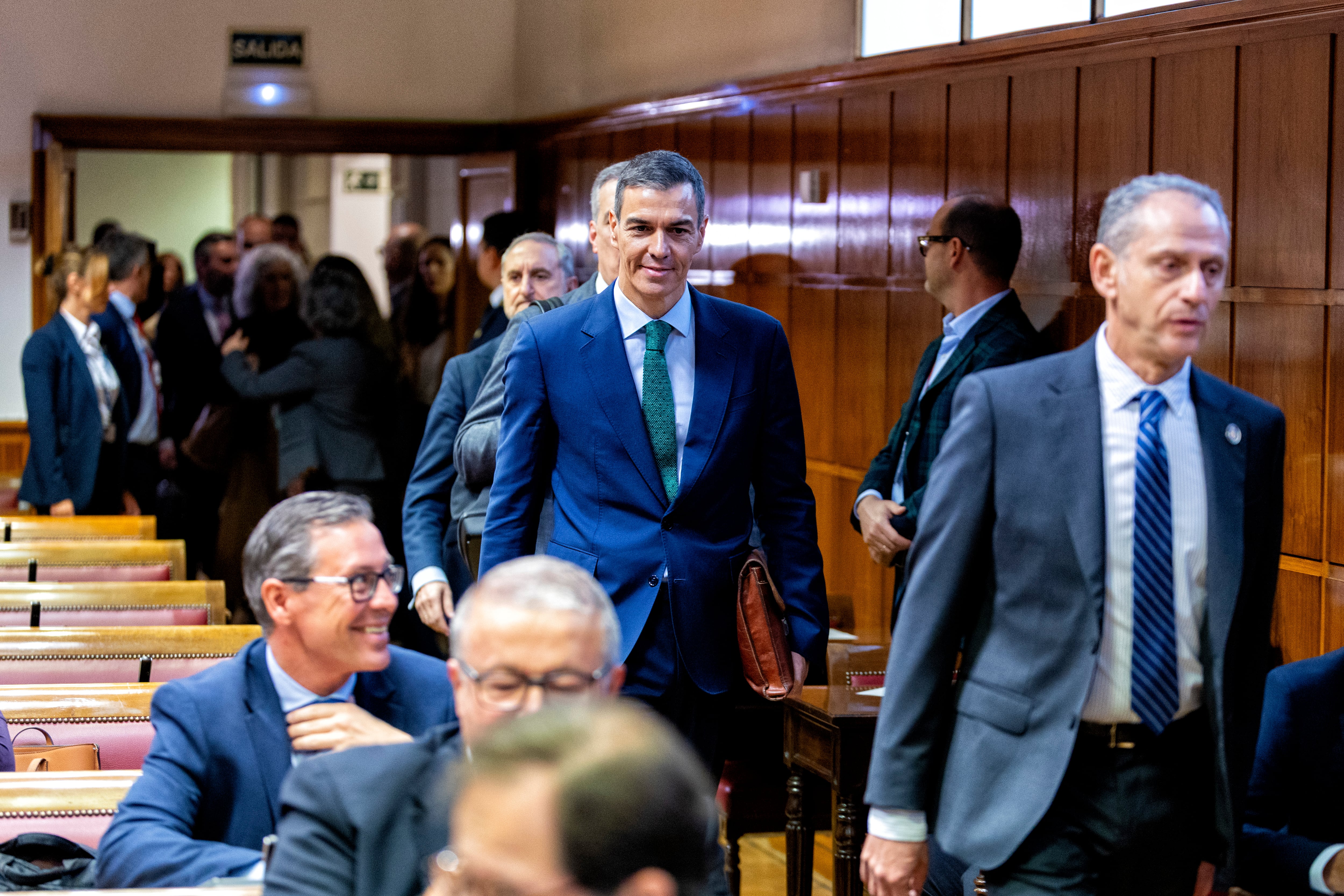 Pedro Sánchez, antes de su intervención en la comisión del Senado, este jueves.