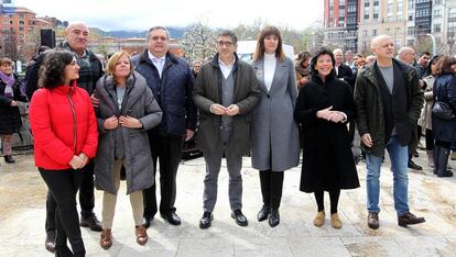 Patxi López e Idoia Mendia junto a Isabel Celaá y Odón Elorza, en Bilbao durante la presentación de candidatos.