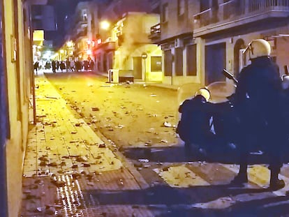Disturbios en Linares (Jaén) en la noche de este sábado.