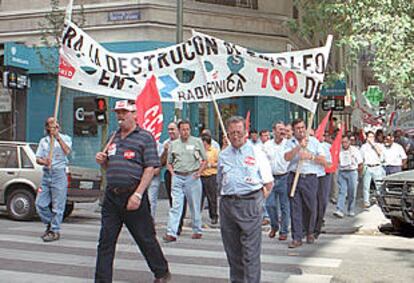 Trabajadores de Radiotrónica se manifiestan en la crisis de 1997.