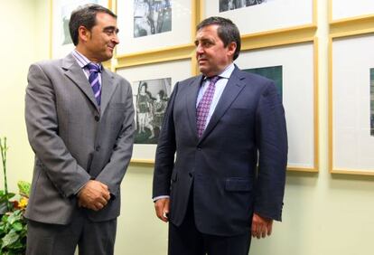 El director artístico de la ABAO, Cesidio Niño, a la izquierda, junto a Juan Carlos Matellanes, presidente de esta asociación.
