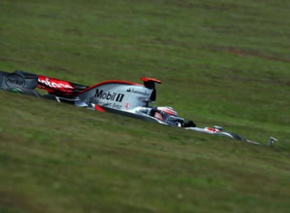 Fernando Alonso, a los mandos de su monoplaza en el circuito de Interlagos