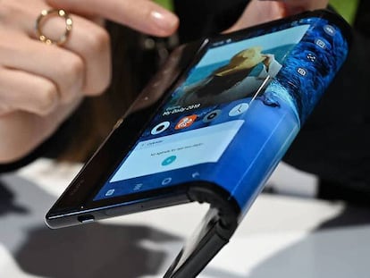 Xiaomi patenta el diseño de un móvil con una única cámara plegable