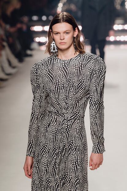 La diseñadora francesa del ‘look’ bohemio, Isabel Marant, ha dado también con el corte del momento. Aquí, el desfile de otoño de su firma. (Photo by Kristy Sparow/Getty Images)