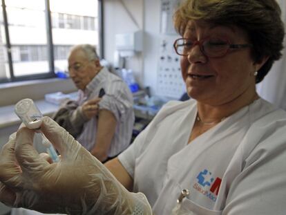 Campaña de vacunación contra la gripe A H1N1 en un centro de salud madrileño en noviembre de 2009.