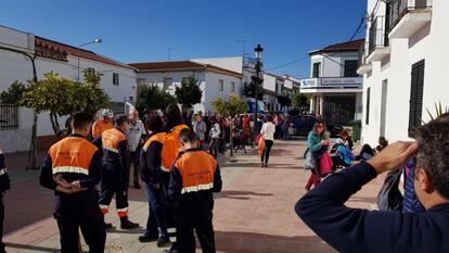 En el registro de su vivienda, los investigadores han descubierto que faltaba ropa propia de hacer senderismo, unas zapatillas, sus llaves, el teléfono móvil y un pequeño monedero. También tienen confirmado que el mismo día de su desaparición habló con su novio por teléfono, como ha explicado un agente.