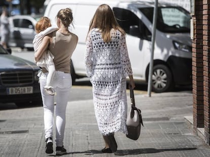 La pobresa afecta més les dones, discriminades en el món laboral.