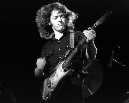 Rory Gallagher y su poderosa imagen en directo en 1974.