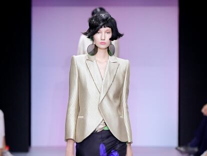 La chaqueta perfecta que todas queremos está en el desfile de Armani