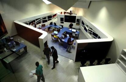 La Caixa abre en Girona su primer EspaiCaixa, nuevo equipamiento dotado con las últimas tecnologías para las personas de la tercera edad.