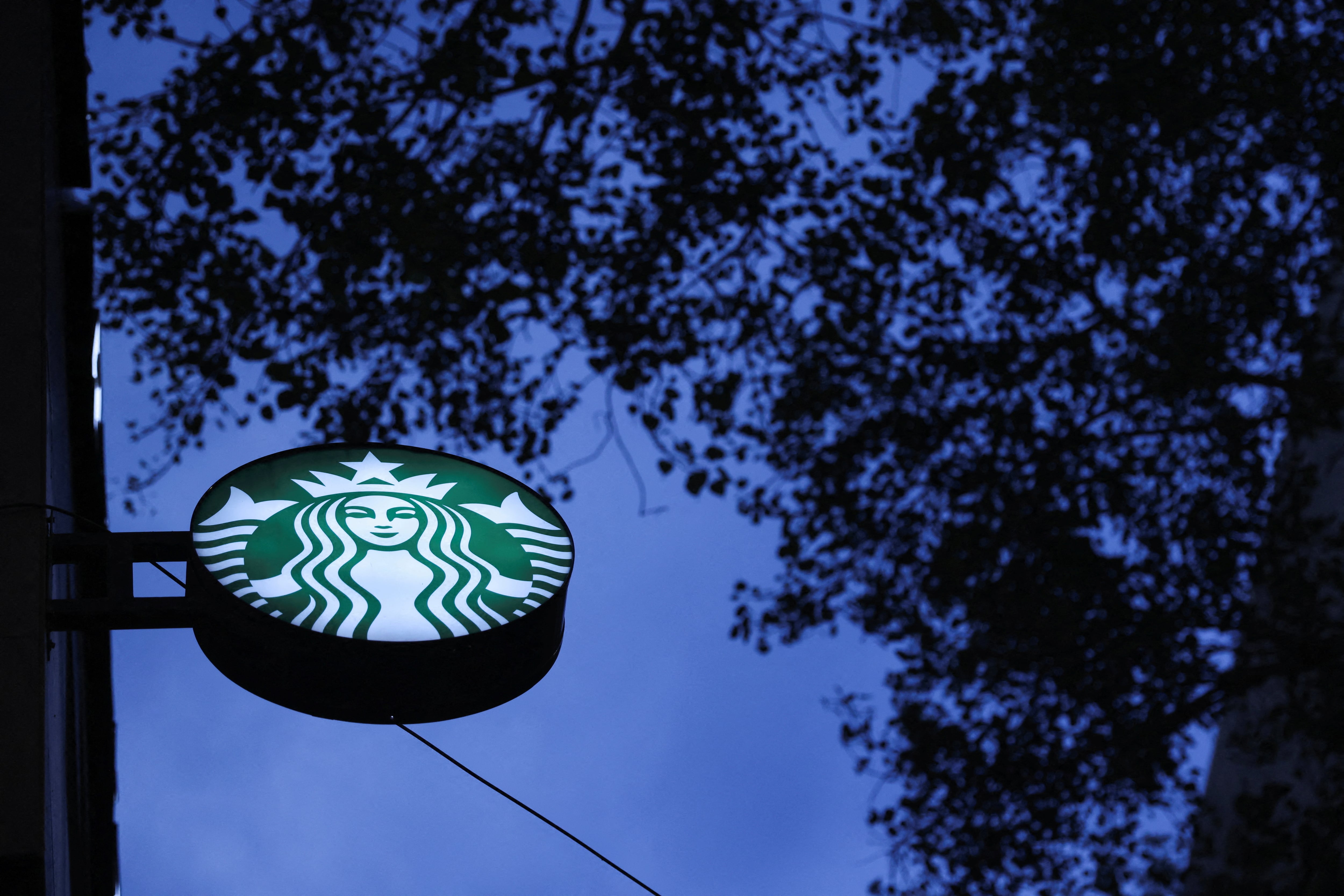 Starbucks es demandada por anunciar bebidas proteicas como ‘sin azúcar’