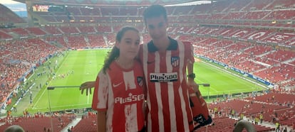 Los hermanos Laura y Daniel Rodríguez en el estadio Cívitas Metropolitano.