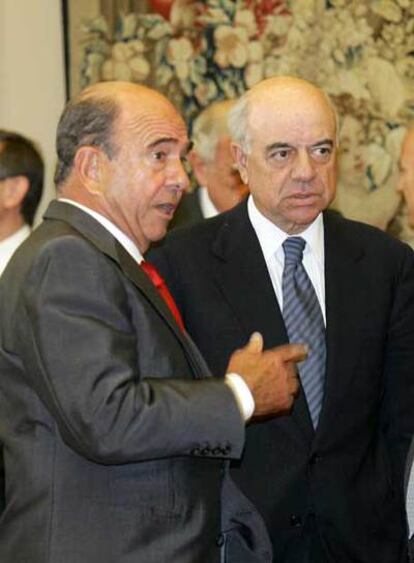 En la imagen de arriba, Emilio Botín (izquierda) y Francisco González.