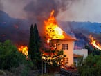 A house burns due to lava from the eruption of a volcano in the Cumbre Vieja national park at Los Llanos de Aridane, on the Canary Island of La Palma, September 20, 2021. REUTERS/Borja Suarez     TPX IMAGES OF THE DAY