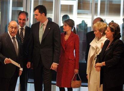Los Príncipes inauguran la nueva Cámara de Comercio de Valencia.