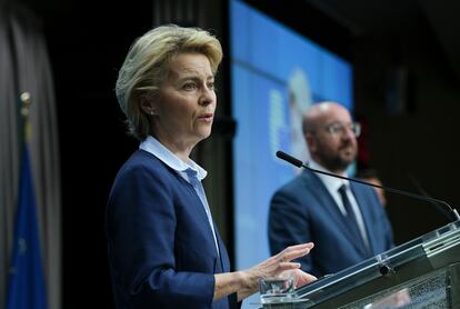 Los presidentes de la Comisión y del Consejo Europeo, Ursula von der Leyen y Charles Michel, el jueves en Bruselas.