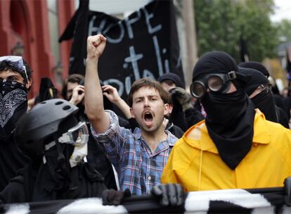 El arranque de la cumbre ha estado marcado por los gritos contra el capitalismo.