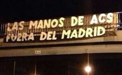 Pancartas contra Florentino Pérez en la M-30