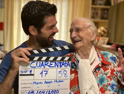 Miguel Ángel Muñoz y su 'tata' Luisa, durante la grabación de uno de los episodios de 'Cuarentata'.