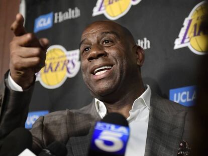 Magic Johnson, en el momento de anunciar su dimisión.