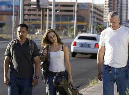 Rachel McAdams y Tim Robbins, en un momento de <i>The lucky ones.</i>