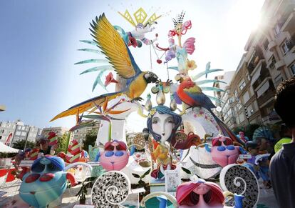 &#039;Festa tropical&#039;, de S&eacute;neca-Autobusos, obra de Manolo Algarra y Jos&eacute; Gallego, se ha adjudicado hoy el primer premio de la categor&iacute;a especial de las fiestas de Hogueras de Alicante 2017 por tercer a&ntilde;o consecutivo.