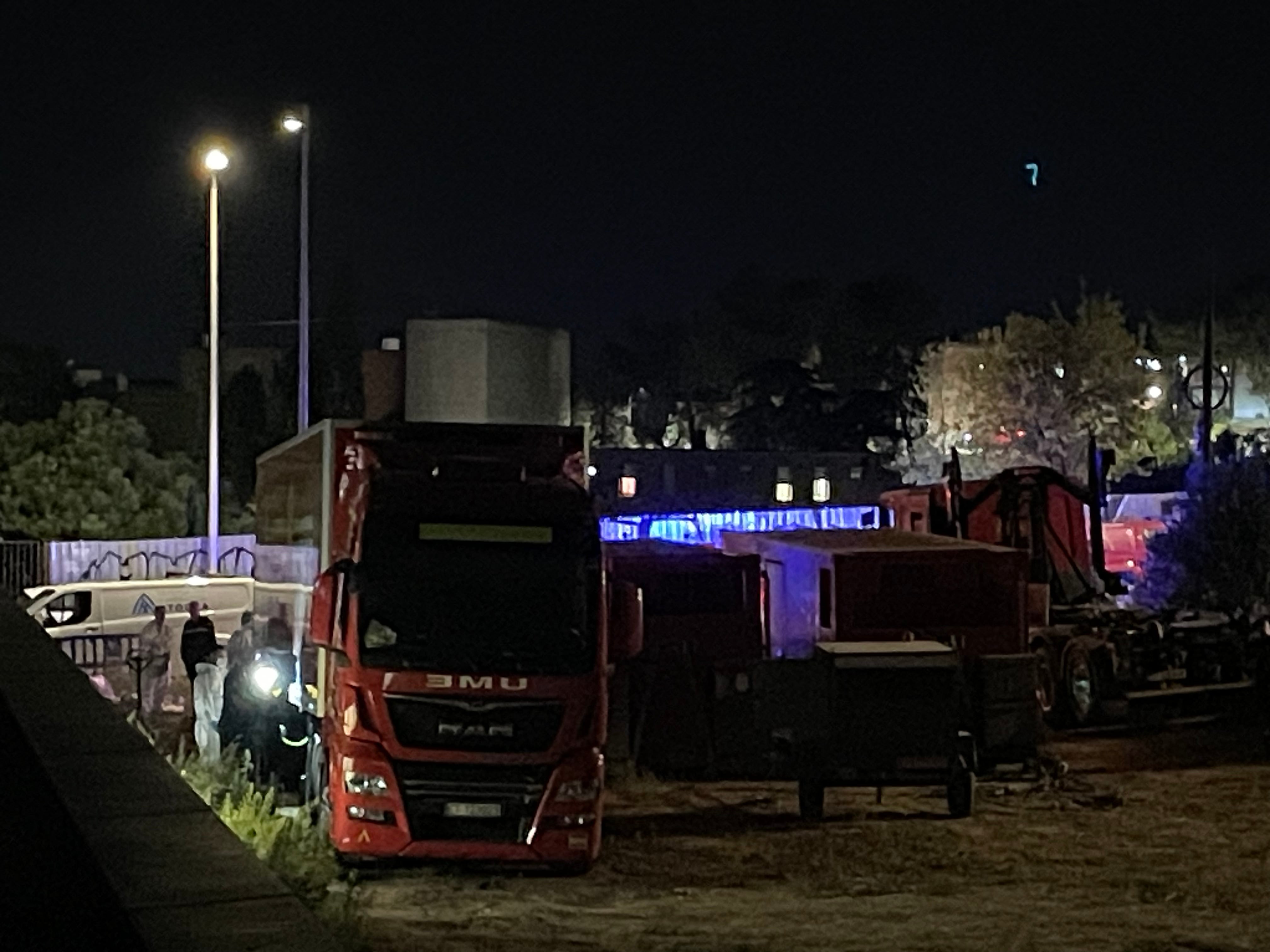 Los efectivos de la UME instalan una morgue junto al Instituto de Medicina Legal de Toledo, este miércoles, tras el accidente de tren de Urda.
