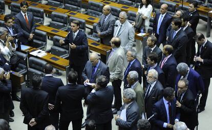 Jair Bolsonaro fala em sessão para votar o pedido de cassação do mandato do deputado André Vargas, em dezembro de 2014.