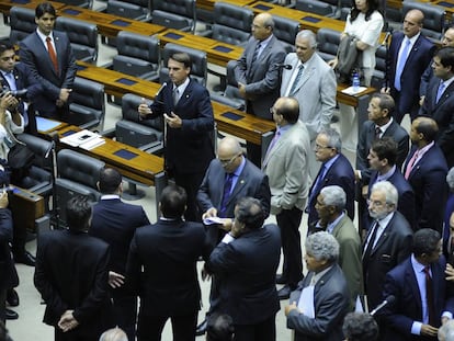 Jair Bolsonaro fala em sessão para votar o pedido de cassação do mandato do deputado André Vargas, em dezembro de 2014.