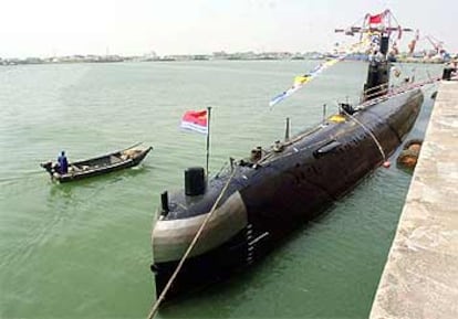 Un submarino chino, anclado en el puerto de Qingdao.