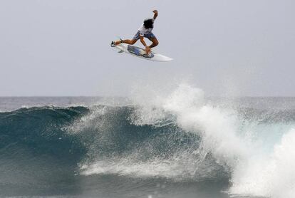 El puertorrique&ntilde;o H&eacute;ctor Santamar&iacute;a durante la edici&oacute;n n&uacute;mero 30 del Corona Pro Surf Circuit.