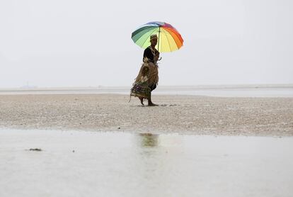 Una indígena de la tribu Mah Meri de Malasia asiste al 'Puja Pantai', un ritual para apaciguar a los espíritus de los mares en el pueblo de Palau Carey, en las afueras de Kuala Lumpur, Malasia.