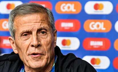 Oscar Tabárez, aos 72 anos, é o treinador da seleção uruguaia.