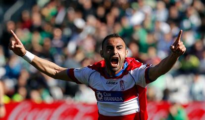 Martins celebra el segundo gol de su equipo