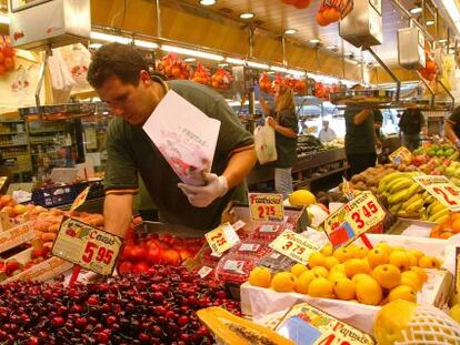 Fruter&iacute;a en un mercado en el centro de Madrid.