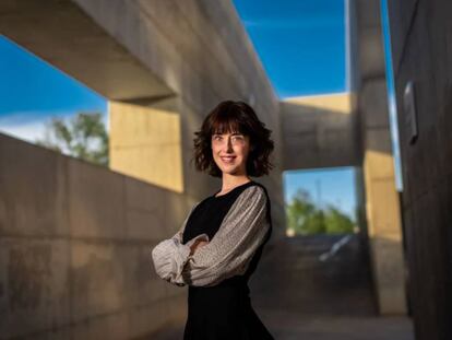 Irene Vallejo, en un parc de Saragossa.