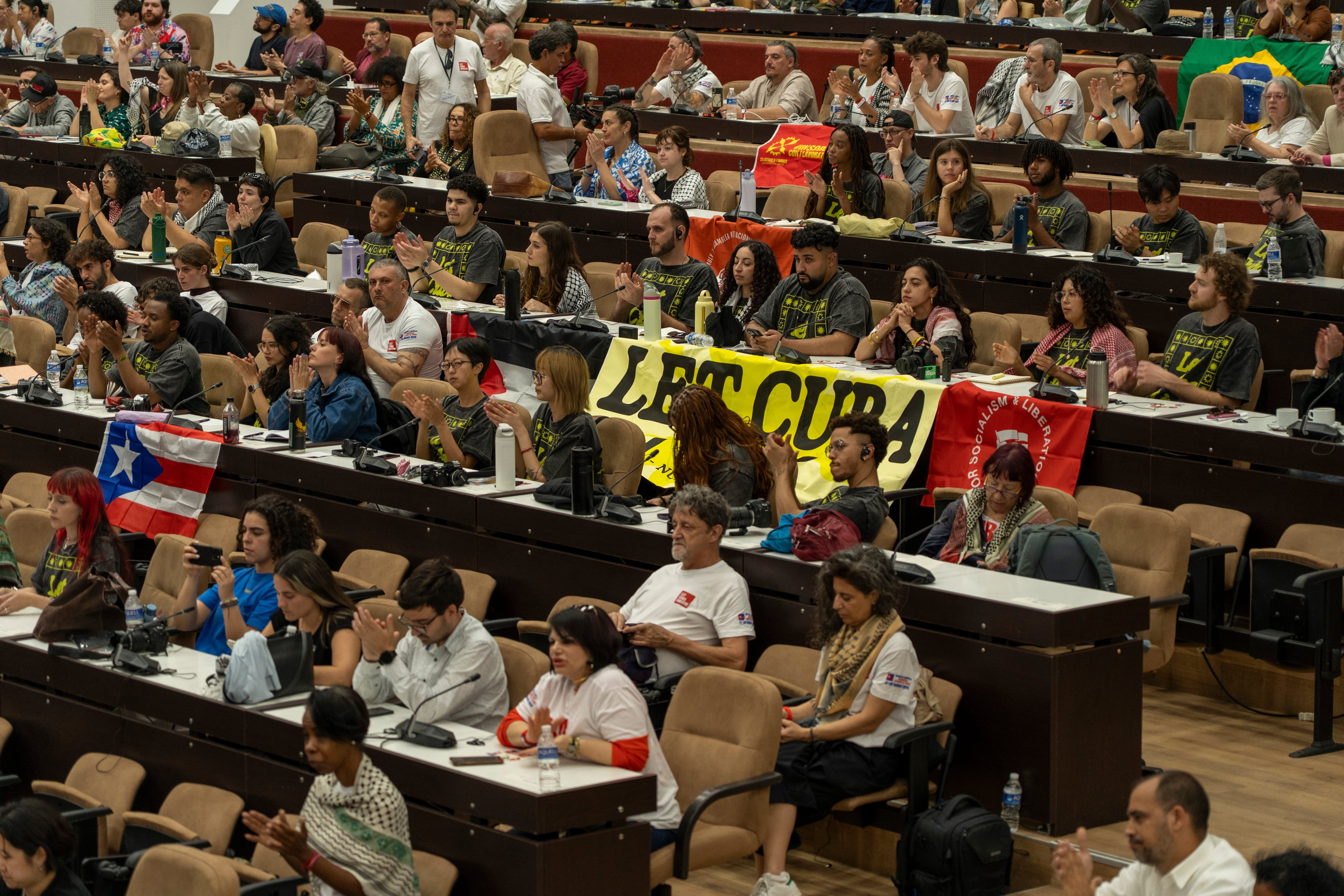 Activistas de distintos países en el evento en el Palacio de Convenciones de La Habana.