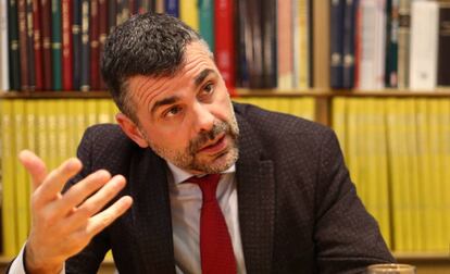 Santi Vila en una entrevista després de la presentació del llibre.