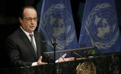 Fran&ccedil;ois Hollande, en la ONU, durante la ceremonia de firma del pacto clim&aacute;tico del Par&iacute;s.