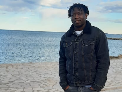 Abdul Azizu en la playa de Pinedo, en Valencia, en una fotografía facilitada por él mismo.