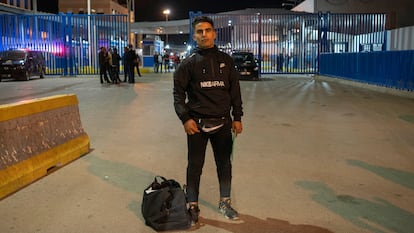 Mohamed Jabir, 20 años, ha intentado cruzar desde Marruecos, pero le ha caducado el permiso de residencia que consiguió tras estar bajo tutela de la administración en Melilla.